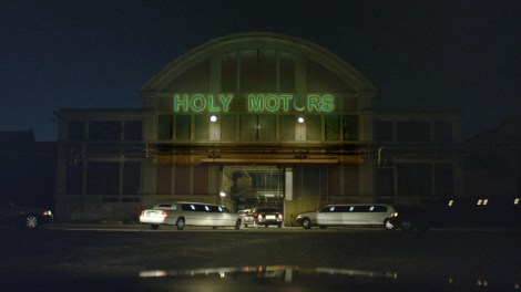 Fin de la jornada laboral en Holy Motors.