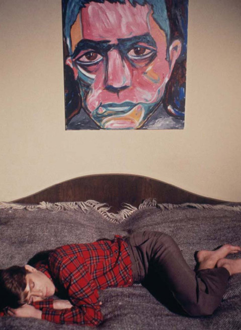 Bowie, en su habitación de Berlín, en 1978.