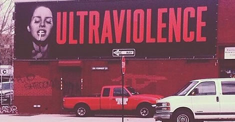 Lana del Rey ocupa kilómetros de lona publicitaria.