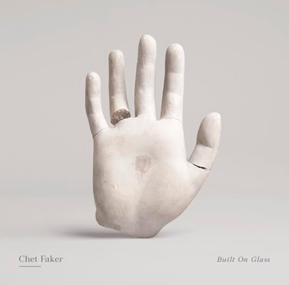 La mano de Chet Faker, icónica.