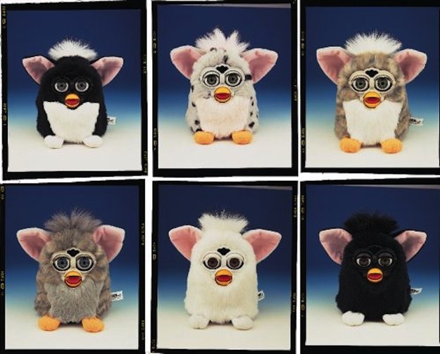 Ellas, furbies y otros juguetes asexuadas.