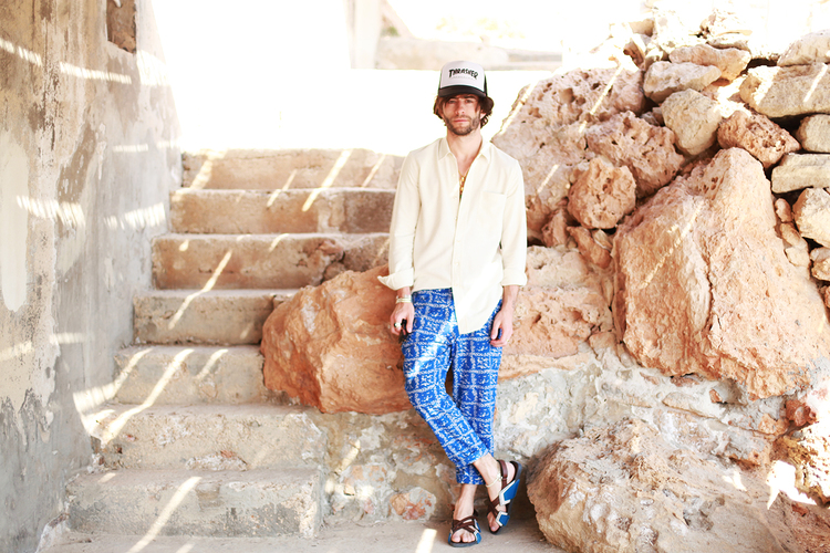 Pelayo en modo 'normcore' sofisticado.